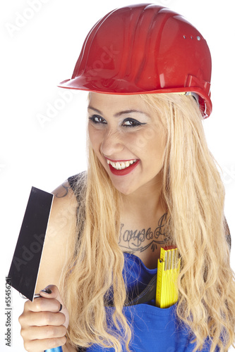 Photo: Junge Handwerkerin mit Baukelle Junge Handwerkerin mit Baukelle