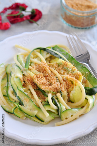 Photo: Zucchini Pasta mit Bröseln Zucchini Pasta mit Bröseln