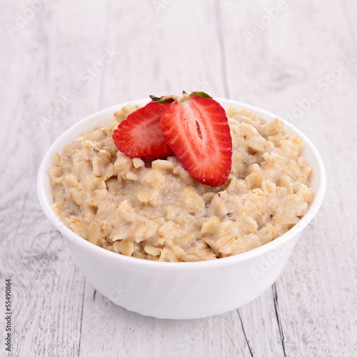Photo: oatmeal and strawberry oatmeal and strawberry