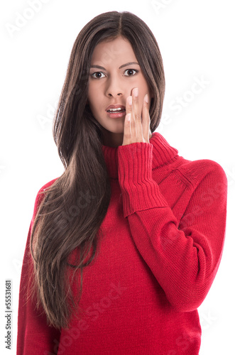 Photo: Schockierte junge Frau mit langen Haaren und roter Pulli Schockierte junge Frau mit langen Haaren und roter Pulli