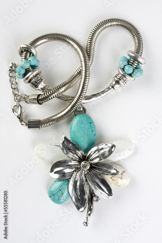 Photo: Halskette Modeschmuck Blüte türkis Halskette Modeschmuck Blüte türkis