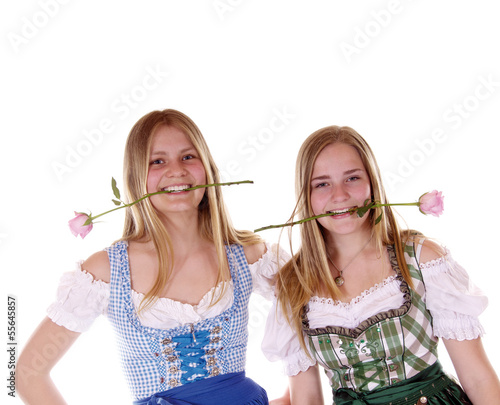 Photo: Zwei Mädchen im Dirndl Zwei Mädchen im Dirndl