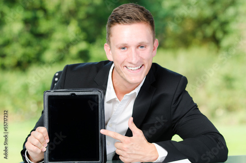 Photo: geschäftsmann mit tablet pc geschäftsmann mit tablet pc