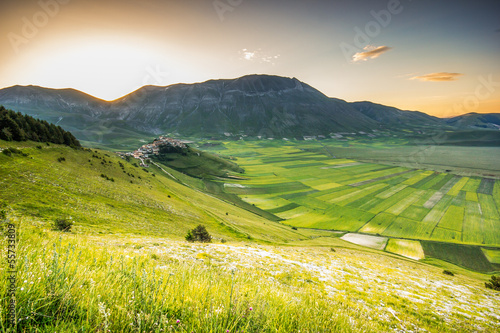Photo: Alba a Castelluccio di Norcia, Italia Alba a Castelluccio di Norcia, Italia