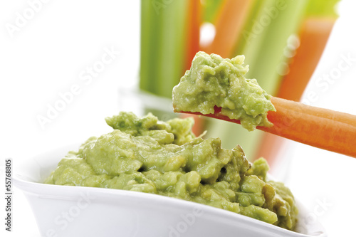 Photo: Guacamole mit Gemüsesticks Guacamole mit Gemüsesticks