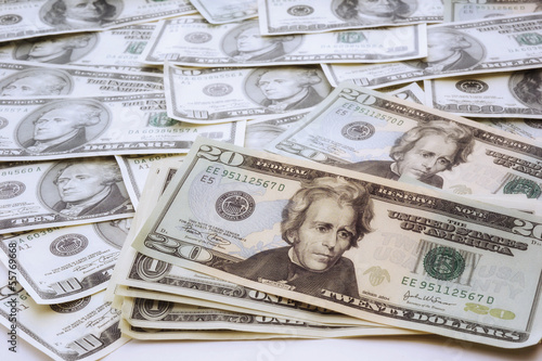 Photo: US-Dollar-Noten, erhöhte Ansicht, Nahaufnahme US-Dollar-Noten, erhöhte Ansicht, Nahaufnahme