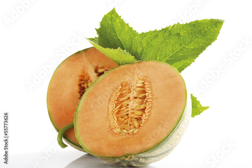 Photo: Geschnitten Cantaloupemelon und Blatt Geschnitten Cantaloupemelon und Blatt
