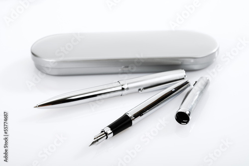 Photo: Stift, Kugelschreiber und Stiftebox, angeordnet Stift, Kugelschreiber und Stiftebox, angeordnet