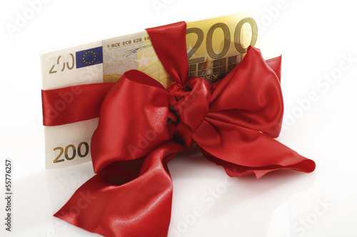 Photo: Bündel von Banknoten als Geschenk gebunden Bündel von Banknoten als Geschenk gebunden