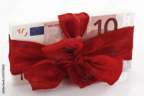 Photo: Bündel von Banknoten als Geschenk gebunden Bündel von Banknoten als Geschenk gebunden