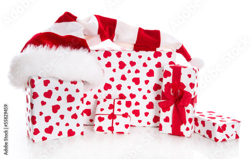 Photo: Weihnachten - Weihnachtsgeschenke in Rot und Weiß mit Herzen Weihnachten - Weihnachtsgeschenke in Rot und Weiß mit Herzen