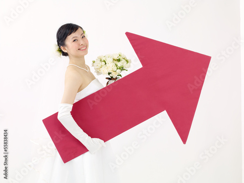 Photo: 矢印を持つ新婦 矢印を持つ新婦