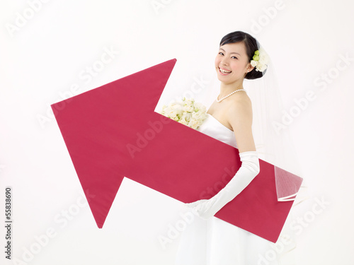 Photo: 矢印を持つ新婦 矢印を持つ新婦