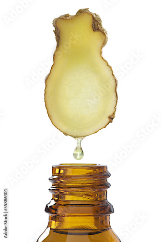 Photo: Gingembre - Goutte d'huile essentielle qui tombe Gingembre - Goutte d'huile essentielle qui tombe