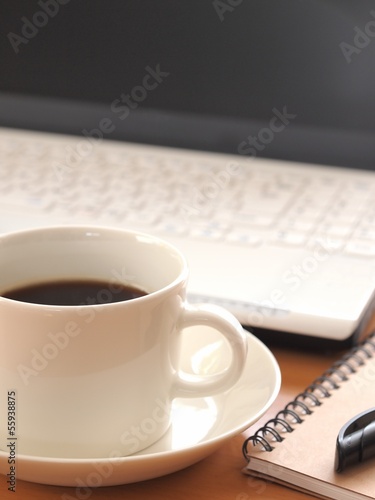 Photo: コーヒーとノートパソコン コーヒーとノートパソコン