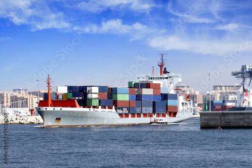 Photo: Container ship and pilot leaving the port of Alicante; Spain. Container ship and pilot leaving the port of Alicante; Spain.