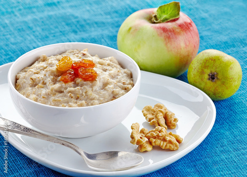 Photo: Bowl of oats porridge Bowl of oats porridge