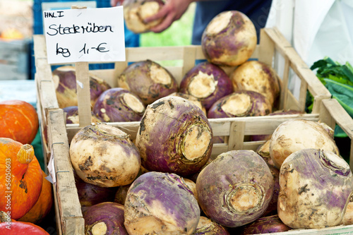Photo: Marktstand mit Steckrüben Marktstand mit Steckrüben