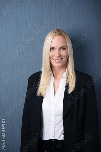 Photo: portrait vor grauer wand portrait vor grauer wand