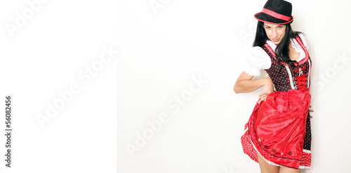 Photo: Hübsche Frau trägt Dirndl Hübsche Frau trägt Dirndl