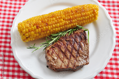 Photo: Steak mit gegrilltem Mais Steak mit gegrilltem Mais