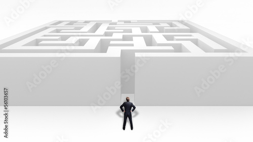 Illustration: Geschäftsmann vor Labyrinth Geschäftsmann vor Labyrinth