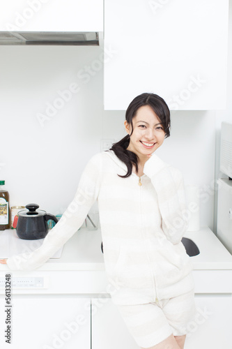 Photo: キッチンの女性 キッチンの女性