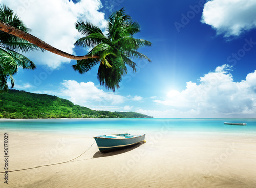 Wyspa Mahe, Seszele - łódka na plaży