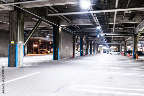 Photo: 地下駐車場 地下駐車場