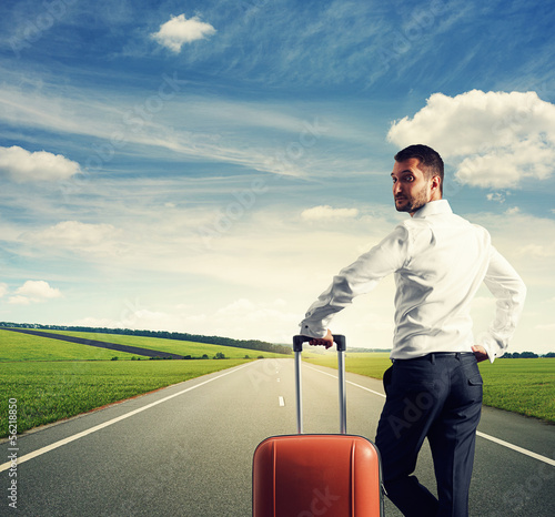 Photo: view of man with suitcase and nature view of man with suitcase and nature