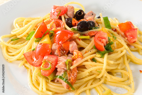 Photo: Spaghetti mit Thunfisch - italienische Pasta Spaghetti mit Thunfisch - italienische Pasta