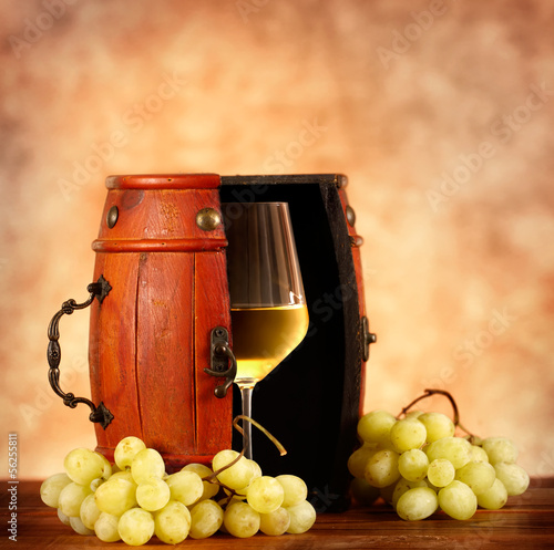 Photo: Vino Bianco con uva Vino Bianco con uva