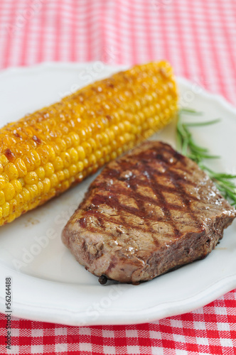 Photo: Steak mit gegrilltem Mais Steak mit gegrilltem Mais