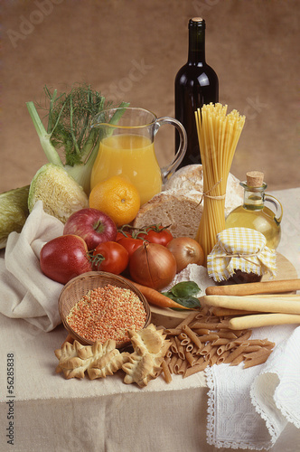 Photo: composizione di prodotti alimentari composizione di prodotti alimentari