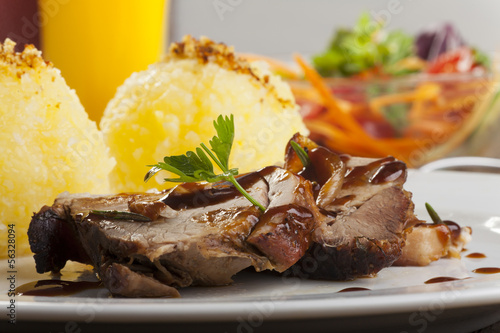 Photo: Schweinebraten mit Kartoffelknödel Schweinebraten mit Kartoffelknödel