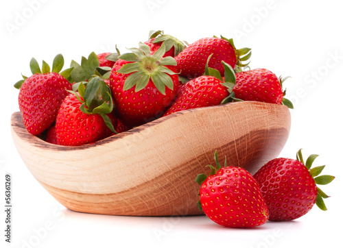 Photo: Strawberries in wooden bowl cutout Strawberries in wooden bowl cutout