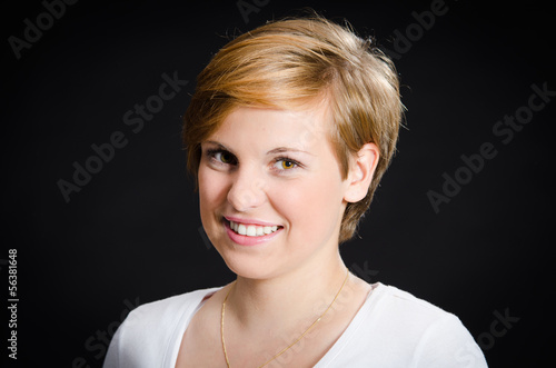 Photo: portrait einer jungen frau portrait einer jungen frau