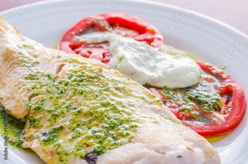 Photo: Filetto di merluzzo con pesto e contorno di caprese Filetto di merluzzo con pesto e contorno di caprese