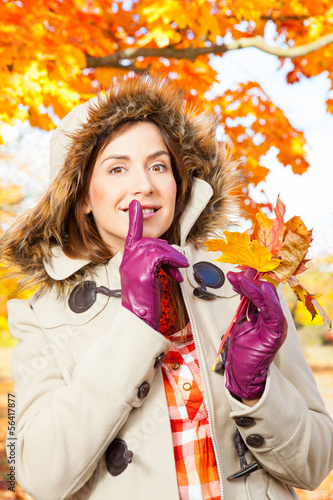 Photo: frau im herbst frau im herbst