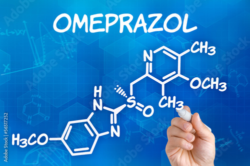 Photo: Hand zeichnet chemische Strukturformel von Omeprazol Hand zeichnet chemische Strukturformel von Omeprazol