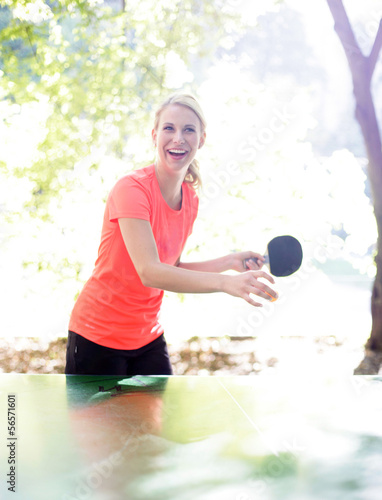 Photo: glückliche Frau macht Sport glückliche Frau macht Sport