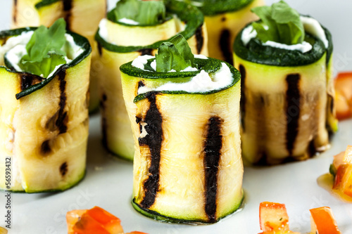 Photo: involtini di zucchine e formaggio caprino con rucola involtini di zucchine e formaggio caprino con rucola