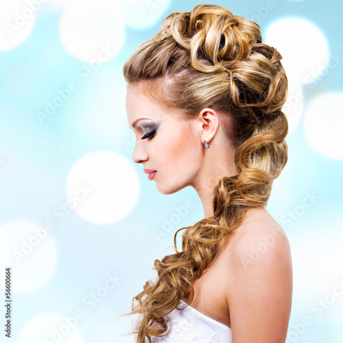 Photo: Woman with wedding hairstyle Woman with wedding hairstyle