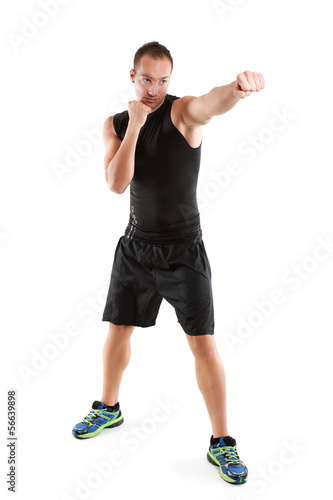 Photo: Mann beim Boxtraining Mann beim Boxtraining