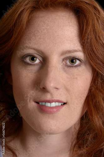 Photo: Hübsche rothaarige Frau Closeup Portrait Hübsche rothaarige Frau Closeup Portrait