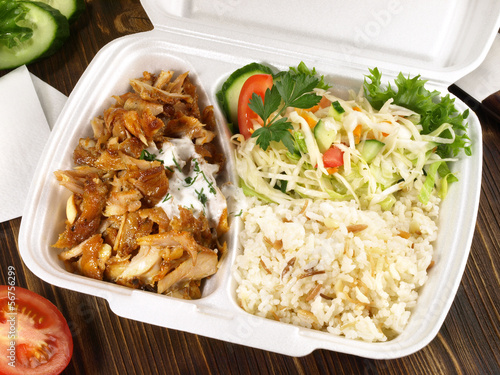 Photo: Döner Kebab mit Reis zum mitnehmen Döner Kebab mit Reis zum mitnehmen