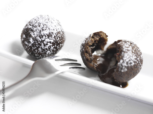 Photo: Schokolade-Chili-Knödel gefüllt mit flüssiger Schokolade Schokolade-Chili-Knödel gefüllt mit flüssiger Schokolade