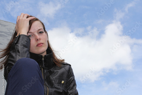 Photo: nachdenkliche, junge Frau nachdenkliche, junge Frau