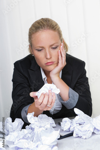 Photo: Verzweiflung durch Bürokratie Verzweiflung durch Bürokratie