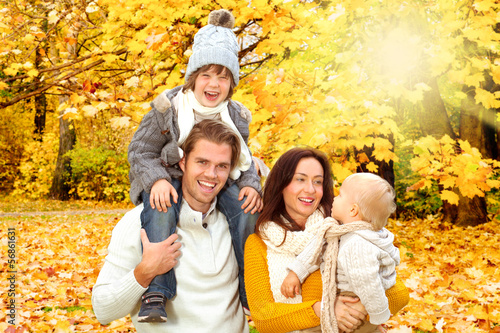 Photo: familie im herbst familie im herbst